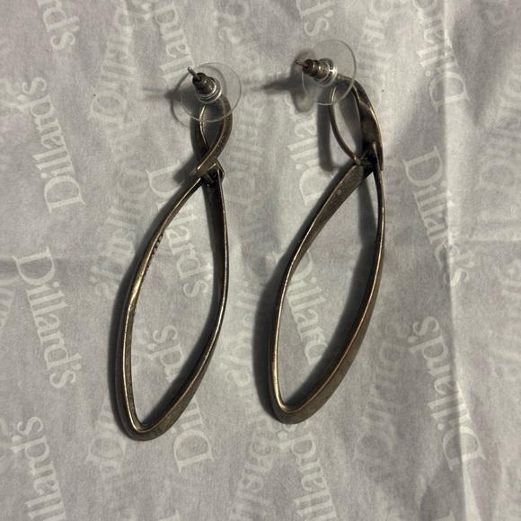 Kendra Scott Earrings - Picture 2 of 3